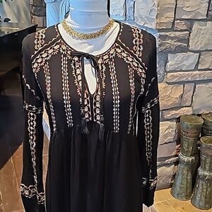 Knox Rose black pullover dress featuring embroidery front size small